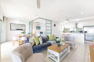 Crystal Waterfront - A Panoramic Balcony Haven - Darwin - 1
