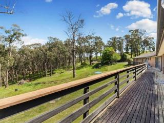 Peaceful 3 bedroom villa with gaming room - Wallan - 1