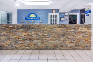 Days Inn by Wyndham Raleigh Glenwood-Crabtree - Raleigh - 3