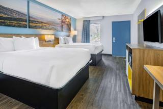 Days Inn by Wyndham Raleigh Glenwood-Crabtree - Raleigh - 1