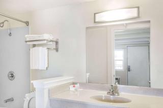 Travelodge by Wyndham Fairfield/Napa Valley - 4