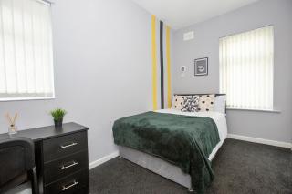 Entire 5 Bed House - Weekly Discounts - By Centre - 1