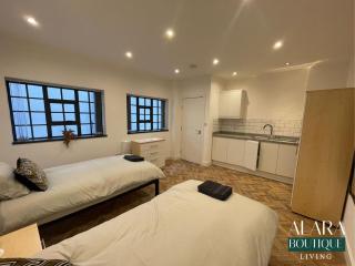 Boutique Luxury Townhouse 3 Floors Designer Home - Birmingham - 2
