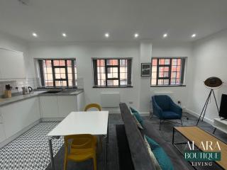 Boutique Luxury Townhouse 3 Floors Designer Home - Birmingham - 9