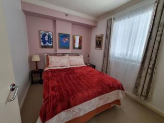 Little Monica Apartment- Spacious, Affordable & Central - 2