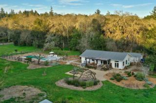 Healdsburg Homestead Wine Tastings Included - 5