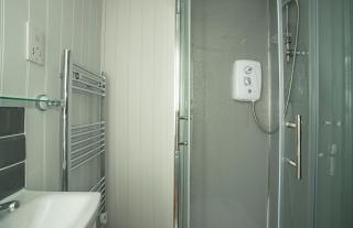 Holly Lodge - Quirky Shepherd's Hut With Hot Tub - Bespoke Made From A Salvaged Railway Carriage - Boston - 1