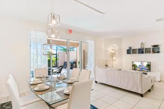4722 Terrasonesta Drive - Davenport - 2