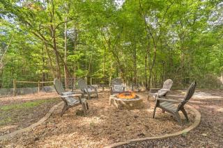 Dogwood Lodge - Dog Friendly w Hot Tub & Fire Pit - Morganton - 9