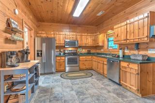 Dogwood Lodge - Dog Friendly w Hot Tub & Fire Pit - Morganton - 7