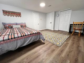 Cozy basement 2 bedroom 2 bath with parking - Richmond Hill - 8