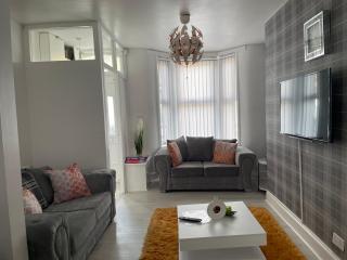 Luxury Spacious 2 Bedroom Home. - Liverpool - 0