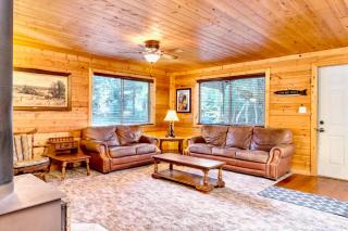 Lovely Log Cabin With Fire Pit! - 4