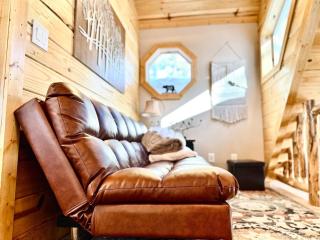 Tranquil Cabin - Private Hot Tub And Fire Pit! - Duck Creek Village - 2