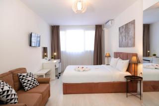 City Plaza Apartments & Rooms - 1