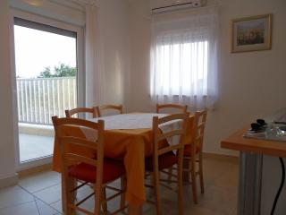 Apartments Petricevic 2 - 4