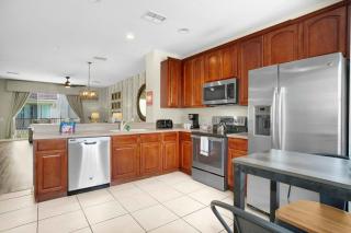 Spacious Townhome wPatio Garage Sleeps10 - Orlando - 8