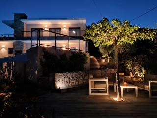 Villa Mekasteni - Cirendinu - 9