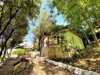 Ramo's Green Beachside Retreat - Cozy 2 Bedroom Home - Valona - 0