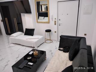 Despina's Palace apt downtown - 7