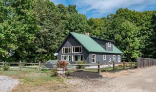 Ski Chalet w-Hot Tub, Only 3 min to Sunday River ski lifts! - Bethel - 2