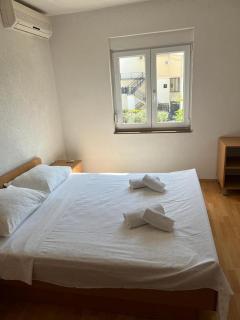 Apartments with free private parking - Baška Voda - 7