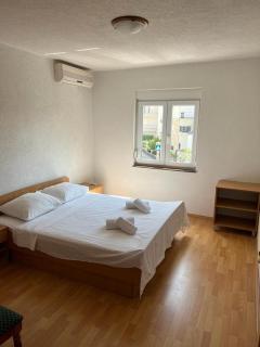 Apartments with free private parking - Baška Voda - 8