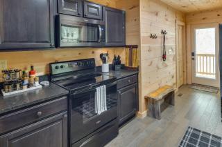 Furnished Deck and Fire Pit Serene Marshall Cabin! - Mars Hill - 2