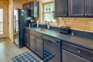 Furnished Deck and Fire Pit Serene Marshall Cabin! - Mars Hill - 1