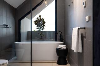 Mysa Daylesford- stylish design with pool - 3