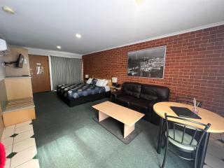 Rose Garden Motel - 8
