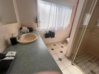 Rose Garden Motel - 9