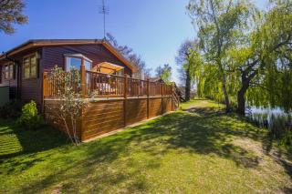 Stunning Lodge With Free Wifi For Hire At Carlton Meres In Suffolk Ref 60013M - 7
