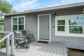 Cozy Coastal Cottage - Rockport - 8