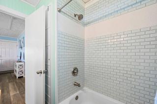 Cozy Coastal Cottage - 7