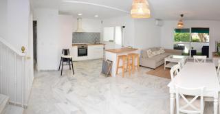 Casa 70, dúplex en Urbanización Lunamar by LaRomanaMarbella - 5