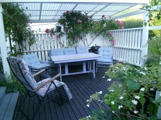 Villa med blommande trädgård, centralt Båstad - 7