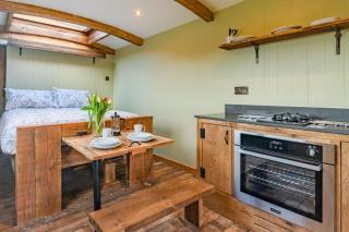 Bertha Shepherd's Hut - Lydney - 4
