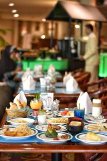 Prime Plaza Hotel Purwakarta - Purwakarta - 9