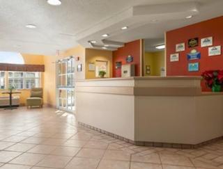 Days Inn & Suites by Wyndham Lafayette IN - Lafayette - 2