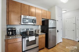 Charming and Spacious Apt in Austin with a Pool - Austin - 1