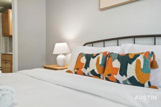 Extremely Comfortable King Beds in Super Cute Apt - Austin - 9