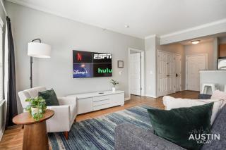 King Beds and Memory Foam Sleeper in Vibrant ATX Apt - 5