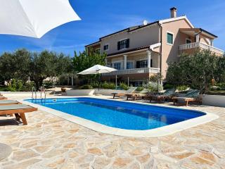 Apartments JoDi pool Novalja - Novalja - 0