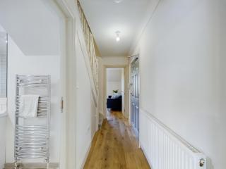 Duplex Redhill town centre Apt by Livingo Stays - 3