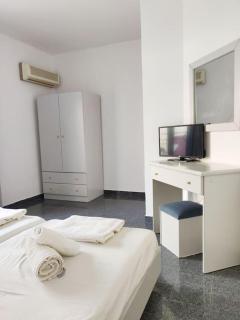 Atrium Apartment #3 - 4