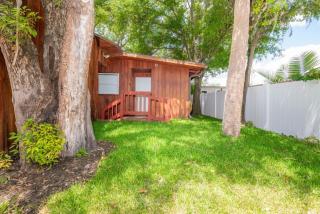 Waterfront 3BR Villa with Gym, Pool and Dock Access - 5