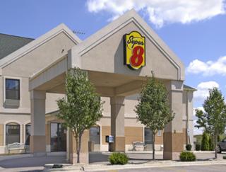 Super 8 by Wyndham Hampshire IL - 9
