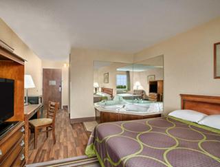 Super 8 by Wyndham Grayville - 2