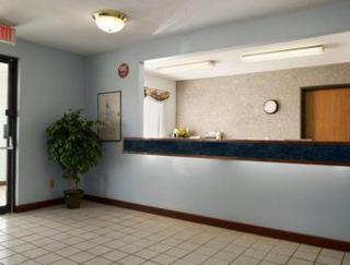 Super 8 by Wyndham Danville - Danville - 8
